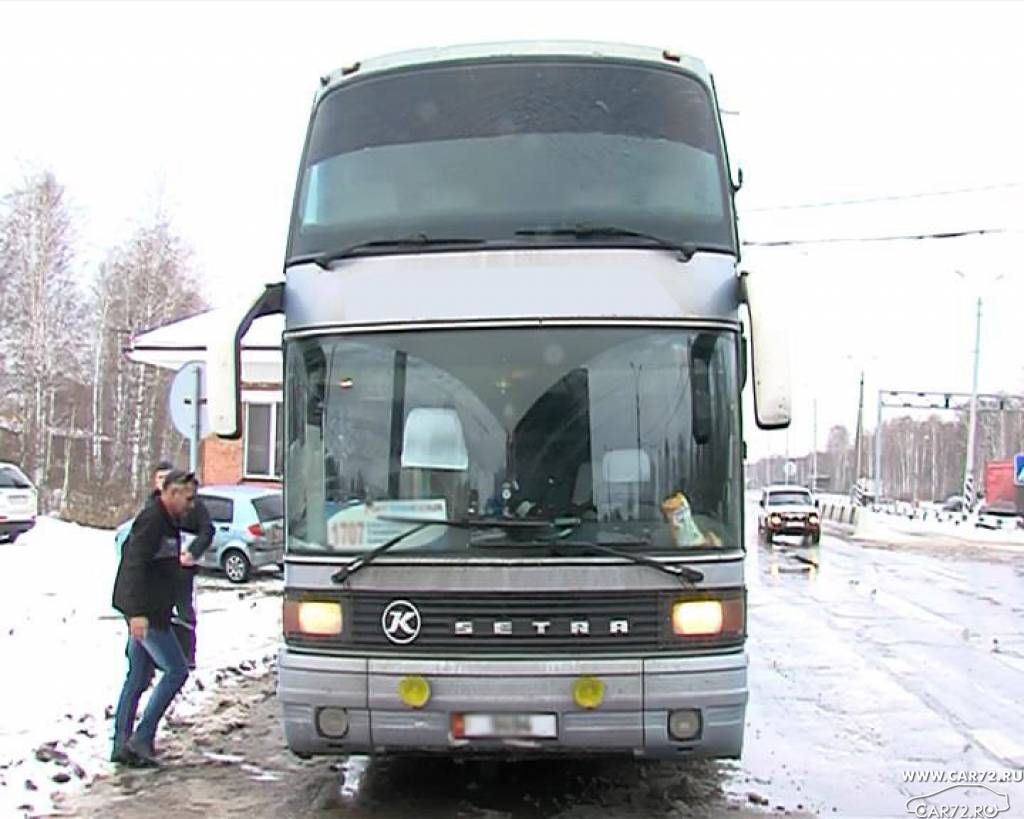 Работа екатеринбург водитель межгород. Водитель междугороднего автобуса. Автобус Тобольск. Тюмень автовокзал водителей. Тюмень автовокзал автобусы.