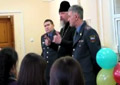 Начинающим автомобилистам вручили права начальник ГИБДД и священник