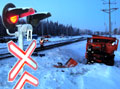 КАМАЗ столкнулся с пассажирским поездом на ж/д переезде
