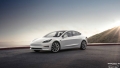 Tesla показала серийный электромобиль Model 3, в котором нужно доплачивать за всё