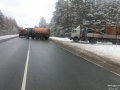 Тюменские водители сообща помогли дальнобойщику