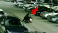 Двое мужчин укатили чужой мотоцикл и продали его (Видео)