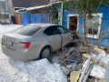 Шкода Октавия врезалась в дом на ул. Парковой в Тюмени