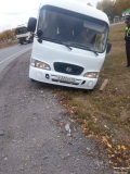 Пьяный водитель чуть не опрокинул в кювет свой автобус при остановке сотрудниками ДПС