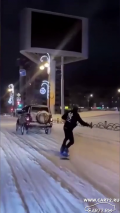 ГИБДД оштрафовала водителя UAZ Patriot за буксировку сноубордиста по тюменским дорогам