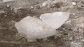 Дорожники возместят ущерб водителю за разбитый ледяной глыбой автомобиль