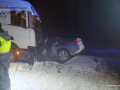 Nissan Teana смяло в лобовом ДТП с грузовиком на трассе в Ханты-Мансийск: двое погибли