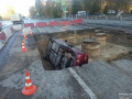 Нексия упала в яму на легендарном перекрестке Харьковской и Одесской