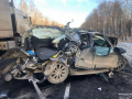 41-летняя женщина погибла в ДТП двух «легковушек» и грузовика на трассе Тюмень-Омск