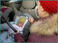 Родителям новорожденных подарят детские автомобильные кресла