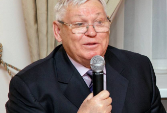 Легендарный тренер тюменского ХК "Рубин" Александр Кузьмин: от вратаря-самоучки до заслуженного тренера России.