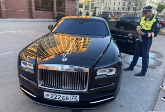 Водитель Rolls-Royce и ещё 120 автовладельцев сняли тонировку вчера в Тюмени