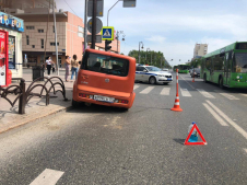 Nissan Cube врезался в столб 