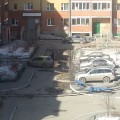 Целый день так стояла.