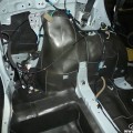 Монтаж теплошумоизолятора Изолонтейп 3004 на левую заднюю колесную арку