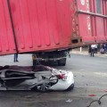 Пара в авто осталась жива.