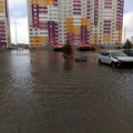 Потоп в ЖК Комарово на ул. Созидателей. Улица под водой.