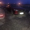 На парковке в Аэропорту Кольцово сняли колеса и украли фары