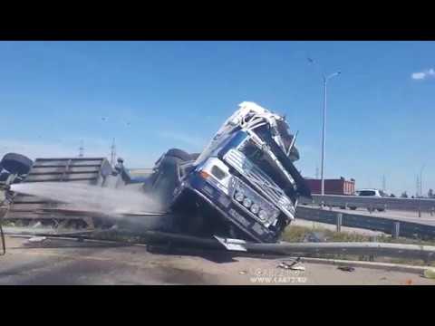 Фура перевернулась на съезде с клеверной развязки старо-тобольский тракт на объездную