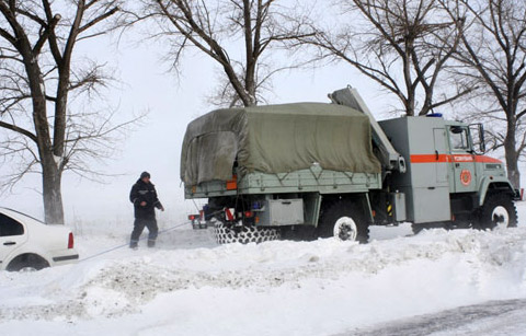 спасатели помогали автомобилистам